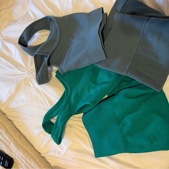 2 Amazon workout sets - Picture 6 of 6